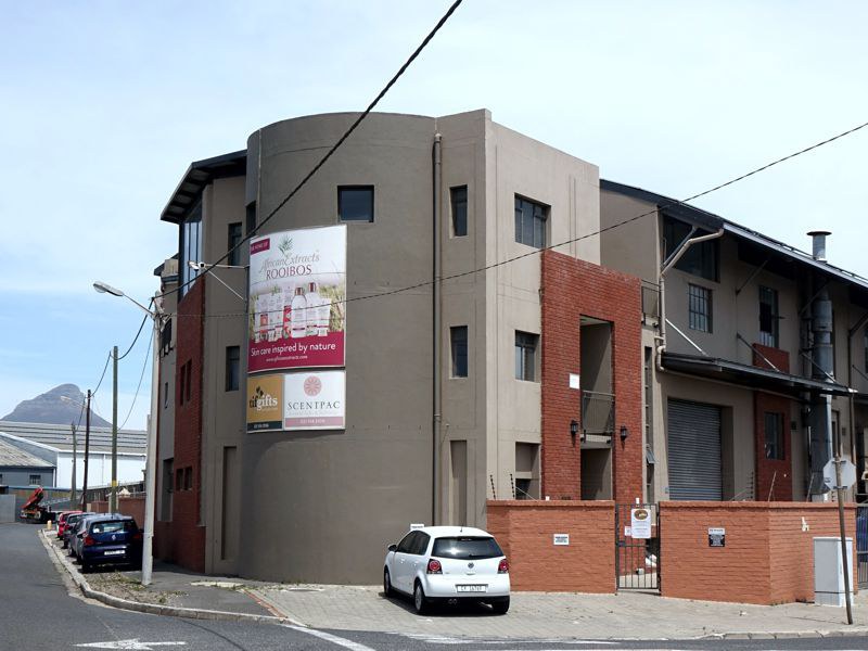 Außenansicht des Firmengebäudes von African Extracts an einer Straßenecke in Kapstadt.