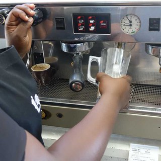 Red espresso preparation with a portafilter machine