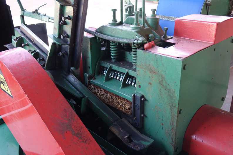 Rooibos Cutting Process at Zeekoevlei 109 Farm Cutting shear with four 90° offset blades at Zeekoevlei 109 Farm, precisely cutting Rooibos branches.