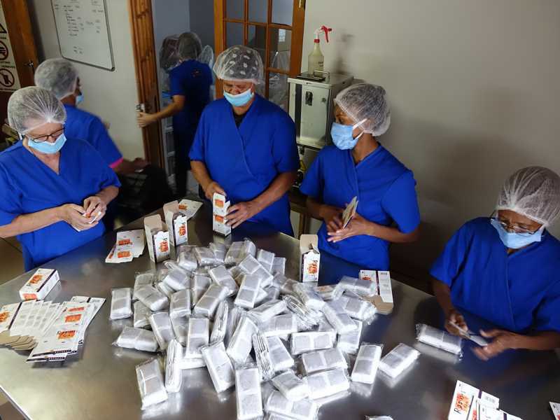 Transformation et emballage à Klipfontein (sachets / énergie / équipe)