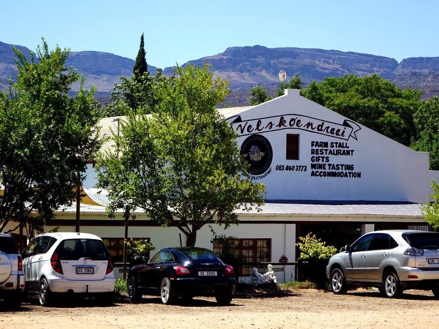 Velskoendraai Farm Stall près de Clanwilliam devant les montagnes du Cederberg